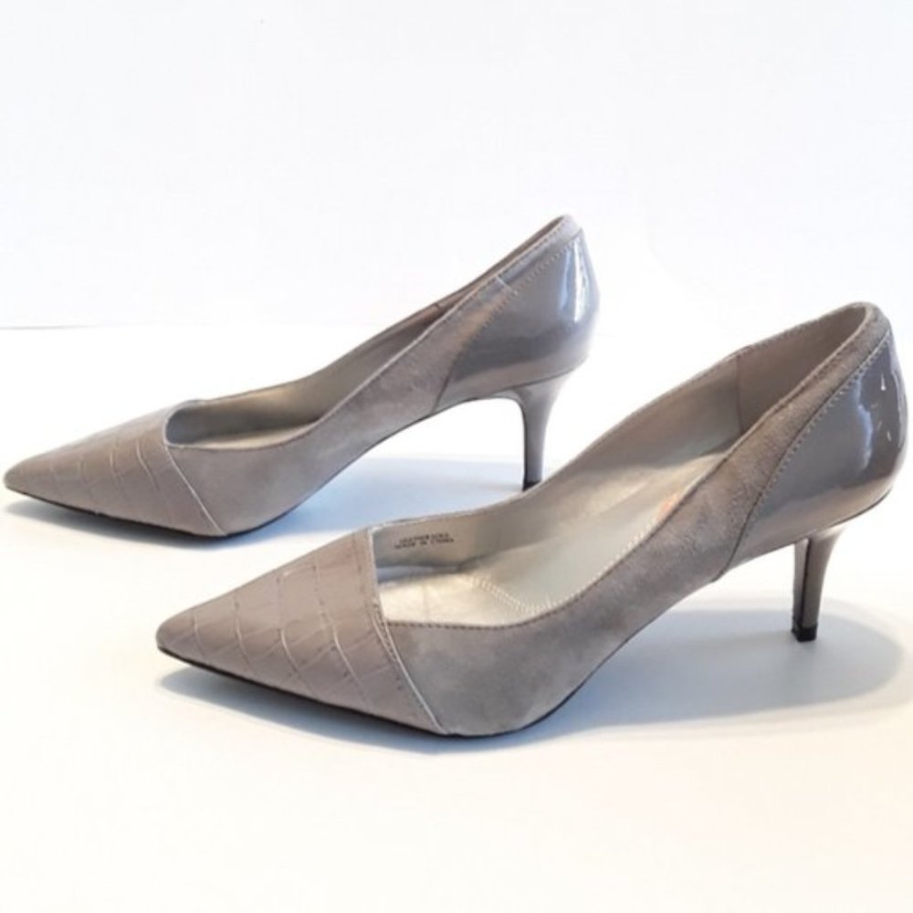 Tahari Raylin II Grey Snakeskin Suede Heels NWOT sz 7